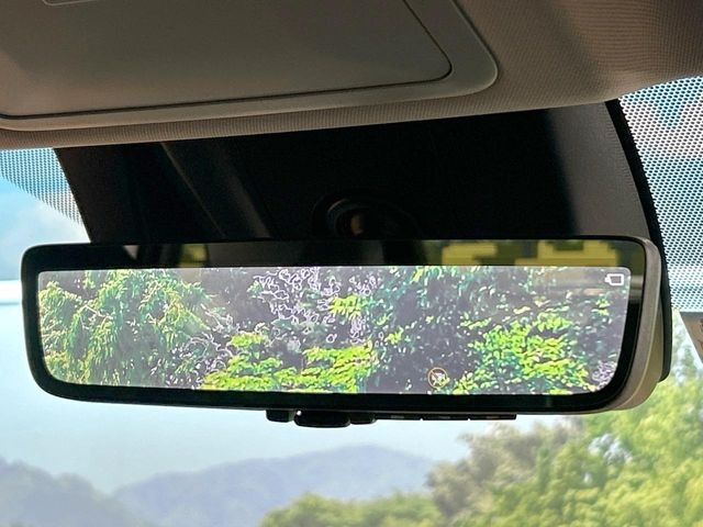 【デジタルインナーミラー】カメラが撮影した車両後方の映像をルームミラー内に表示。クリアな視界で状況の確認が可能です!※ドラレコ機能ご利用には別途SDカードをご用意いただく場合があります。