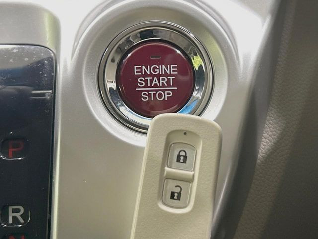 �yHonda�X�}�[�g�L�[�z�J�o����|�P�b�g�ɓ��ꂽ�܂܂ł��h�A�̎{���E�������\�ȃX�}�[�g�L�[�𑕔��B�G���W���̃I���E�I�t�����J�M�����o���K�v����������Ƃ��Ă��֗��ł���