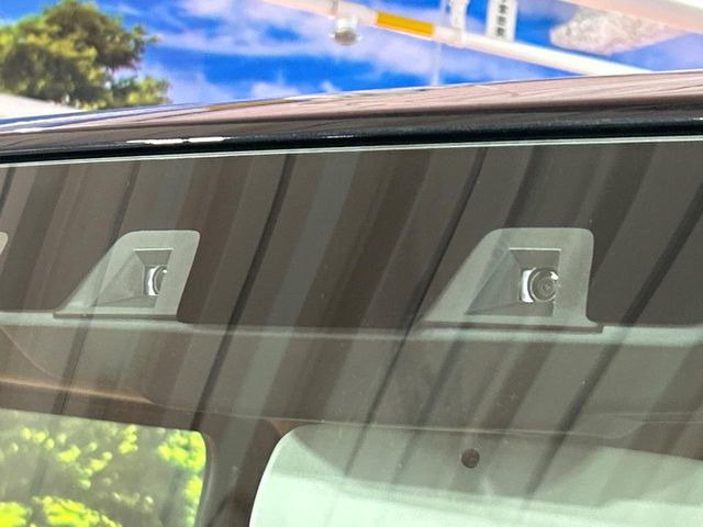 【スズキ セーフティサポート】走行中に前方の車両等を認識し、衝突しそうな時は警報とブレーキで衝突回避と被害軽減をアシスト。より安全にドライブをお楽しみいただけます。