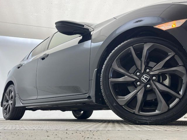 �y����18�C���`�A���~�z�C�[���z�O�ςɃ}�b�`���������A���~�z�C�[���𑕒����Ă���܂��B�e��ЊO�A���~�z�C�[����A�X�^�b�h���X�^�C�����戵�����Ă���܂��B���񂲑��k����������