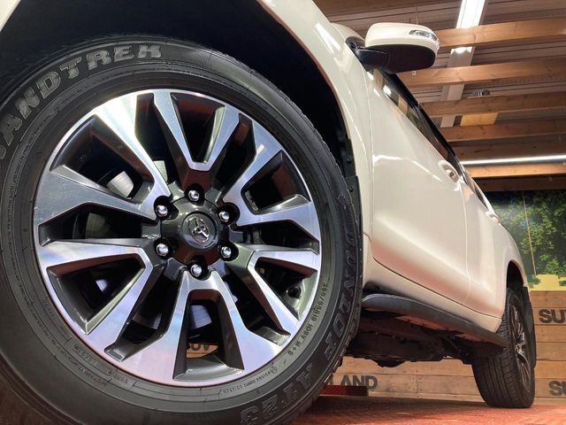 �y�����I�v�V����19�C���`�A���~�z�C�[���z�����I�v�V�����z�C�[���𑕒��B���s���\�̌���ɉ����A�O�ς����X�^�C���b�V���ɂȂ��Ă��܂��B