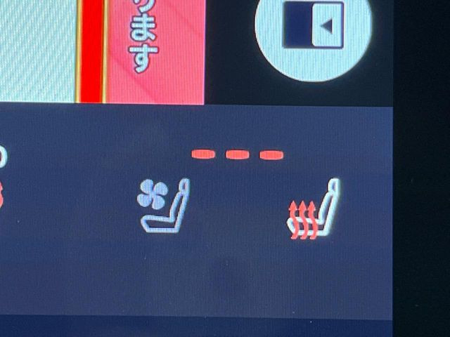 【シートベンチレーション】夏場は涼しい風でお尻や背中の熱やムレを防ぎ、冬はエアコンよりも早く温まってポカポカに!季節を問わず快適に過ごせます。