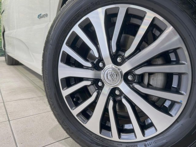 �y����16�C���`�A���~�z�C�[���z�O�ςɃ}�b�`���������A���~�z�C�[���𑕒����Ă���܂��B�e��ЊO�A���~�z�C�[����A�X�^�b�h���X�^�C�����戵�����Ă���܂��B���񂲑��k����������