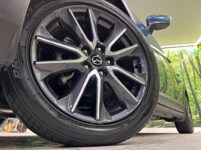 【純正18インチアルミホイール】外観にマッチした純正アルミホイールを装着しております。各種社外アルミホイールや、スタッドレスタイヤも取扱いしております。是非ご相談ください♪