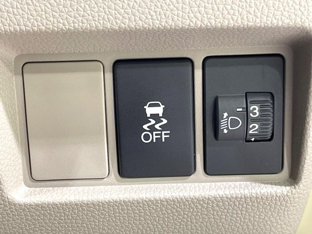 �y������h�~���u�z�ԗ��̉���������m����ƁA�����I�Ɏԗ��̐i�s������ۂ悤�Ɏԗ��𐧌䂵�܂��B�J�̓��ȂǊ���₷���H�ʏ󋵂ł����S�ȉ^�]���\�ł��B