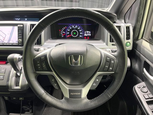 �y�����v�����X�e�A�����O�z�㎿�Ȋv���g�p���邱�ƂŁA��ɂ����������݂ƂĂ��^�]���₷���n���h���ł���