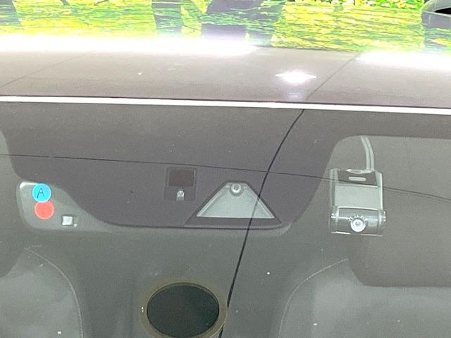 �y�X�}�[�g�u���[�L�T�|�[�g�z���s���ɑO���̎ԗ�����F�����A�Փ˂������Ȏ��͌x��ƃu���[�L�ŏՓˉ���Ɣ�Q�y�����A�V�X�g�B�����S�Ƀh���C�u�����y���݂��������܂��B