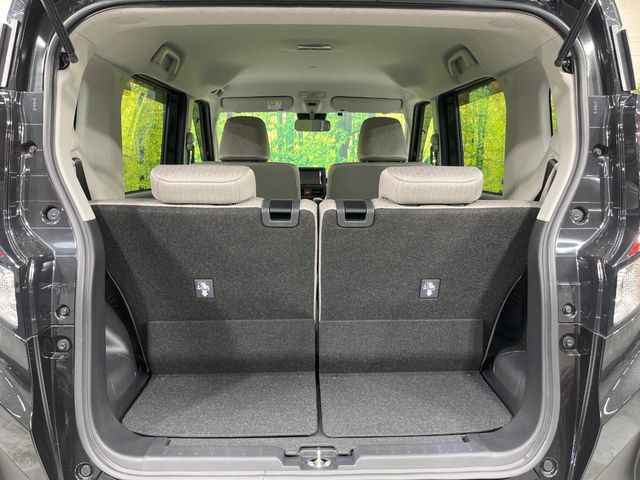 ���i�̂���������ʋ΁A���}���ɏ\���ȉ׎��X�y�[�X���m�ۂ��Ă���܂��B�Z�J���h�V�[�g��|���ƁA�傫�ȉו��̐ύڂ��\�ł���