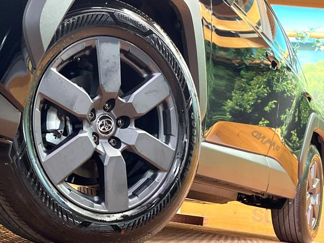 �y����18�C���`�A���~�z�C�[���z�O�ςɃ}�b�`���������A���~�z�C�[���𑕒����Ă���܂��B�e��ЊO�A���~�z�C�[����A�X�^�b�h���X�^�C�����戵�����Ă���܂��B���񂲑��k����������