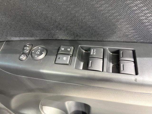 �y�d���i�[�~���[�z�T�C�h�~���[�͓d���i�[���ƂȂ��Ă���A�������ԏ�ł��L�Y�������X�N��}�����܂��B