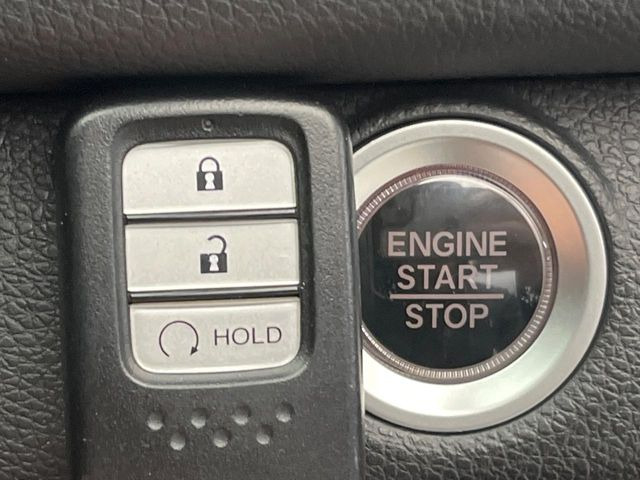 �yHonda�X�}�[�g�L�[�z�J�o����|�P�b�g�ɓ��ꂽ�܂܂ł��h�A�̎{���E�������\�ȃX�}�[�g�L�[�𑕔��B�G���W���̃I���E�I�t�����J�M�����o���K�v����������Ƃ��Ă��֗��ł���