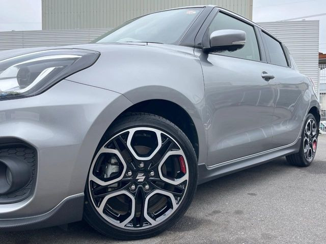 �y����17�C���`�A���~�z�C�[���z�O�ςɃ}�b�`���������A���~�z�C�[���𑕒����Ă���܂��B�e��ЊO�A���~�z�C�[����A�X�^�b�h���X�^�C�����戵�����Ă���܂��B���񂲑��k����������