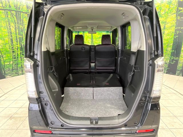 ���i�̂���������ʋ΁A���}���ɏ\���ȉ׎��X�y�[�X���m�ۂ��Ă���܂��B�Z�J���h�V�[�g��|���ƁA�傫�ȉו��̐ύڂ��\�ł���