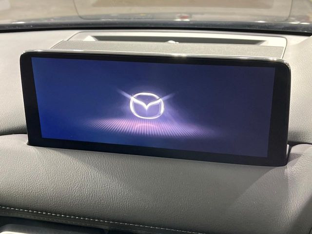 �y8�C���`�}�c�_�R�l�N�g�z�ԓ��̕��͋C�Ƀ}�b�`������^�̃f�B�X�v���C�B�X�}�z�ڑ��ł̃i�r�g�p��Bluetooth�Đ����A�l�X�ȋ@�\���y���߂܂��B�����I�ȃ_�C�������삪�\�ŁA�g��������ǍD�ł��B