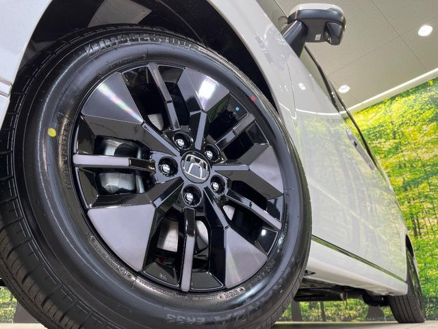 �y����16�C���`�A���~�z�C�[���z�O�ςɃ}�b�`���������A���~�z�C�[���𑕒����Ă���܂��B�e��ЊO�A���~�z�C�[����A�X�^�b�h���X�^�C�����戵�����Ă���܂��B���񂲑��k����������