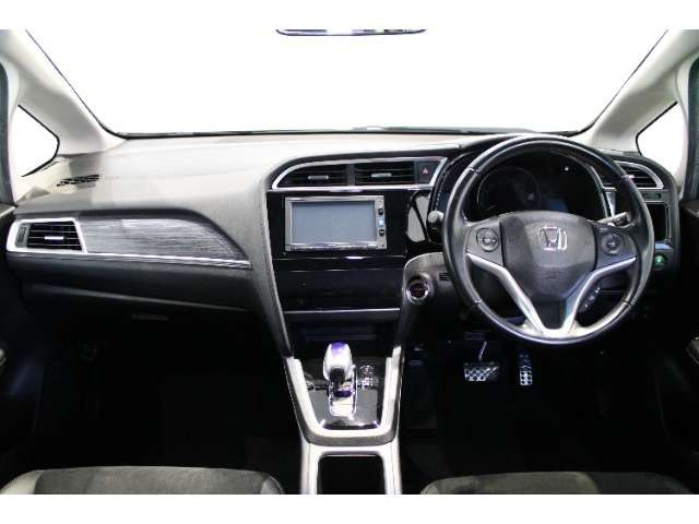 シャトル1.5 ハイブリッド Z