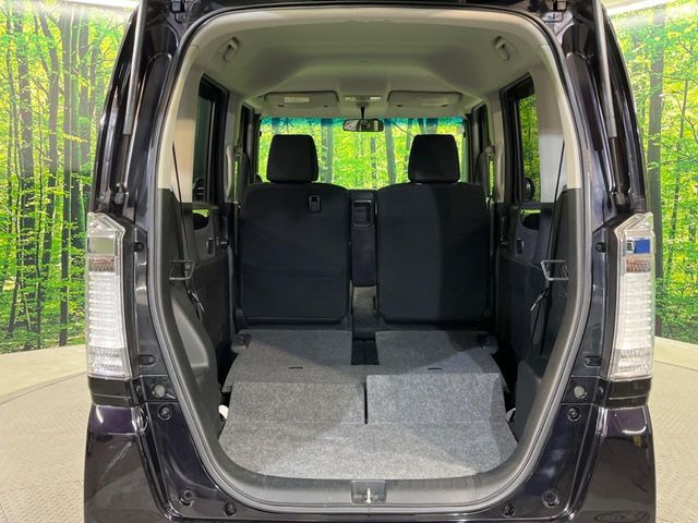 ���i�̂���������ʋ΁A���}���ɏ\���ȉ׎��X�y�[�X���m�ۂ��Ă���܂��B�Z�J���h�V�[�g��|���ƁA�傫�ȉו��̐ύڂ��\�ł���