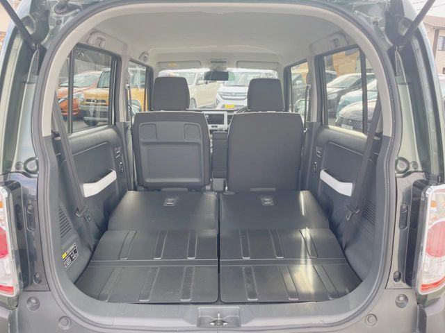 ���i�̂���������ʋ΁A���}���ɏ\���ȉ׎��X�y�[�X���m�ۂ��Ă���܂��B�Z�J���h�V�[�g��|���ƁA�傫�ȉו��̐ύڂ��\�ł���