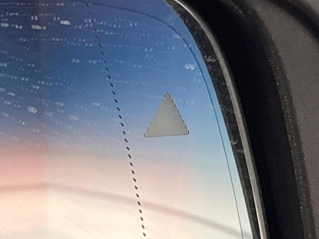 ���u���C���h�A�V�X�g�Z���T�[:���p����̎Ԃ����m���A�h���C�o�[���Ԑ��ύX���s���ۂɁA�x�����Ƌ��ɒ��ӂ𑣂��Ă������S�x���@�\�ł�!