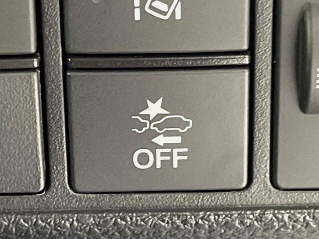 �y�z���_�Z���V���O�z���s���ɑO���̎ԗ�����F�����A�Փ˂������Ȏ��͌x��ƃu���[�L�ŏՓˉ���Ɣ�Q�y�����A�V�X�g�B�����S�Ƀh���C�u�����y���݂��������܂��B