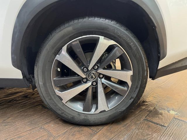 �y����18�C���`�A���~�z�C�[���z�O�ςɃ}�b�`���������A���~�z�C�[���𑕒����Ă���܂��B�e��ЊO�A���~�z�C�[����A�X�^�b�h���X�^�C�����戵�����Ă���܂��B���񂲑��k����������