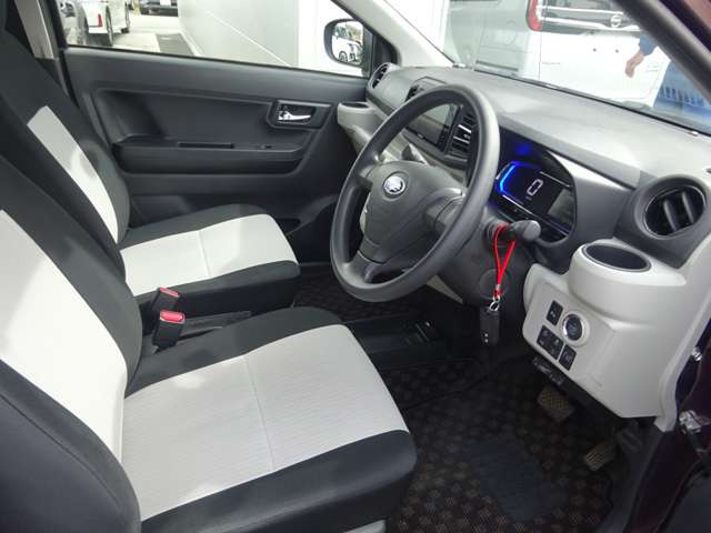 �O������͑z�������Ȃ��قǍL���ԓ���Ԃł��B�������ƍ���܂��B�^�]�Ȃɂ̓V�[�g���t�^�[���t���Ă��܂��̂ō����ɂ��킹�ăh���C�r���O�|�W�V���������߂��܂��B