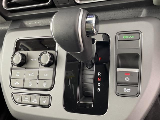 フリード1.5 e:HEV クロスター