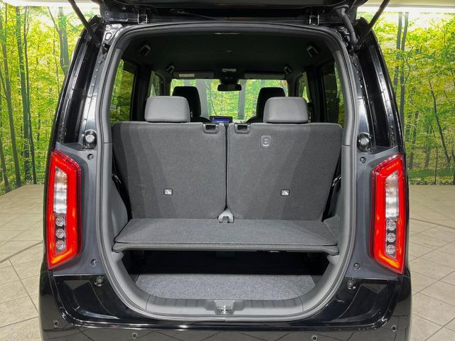 ���i�̂���������ʋ΁A���}���ɏ\���ȉ׎��X�y�[�X���m�ۂ��Ă���܂��B�Z�J���h�V�[�g��|���ƁA�傫�ȉו��̐ύڂ��\�ł���