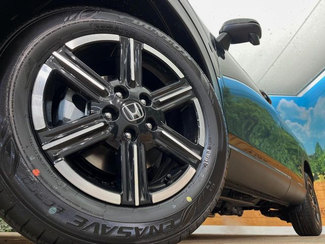 【純正16インチアルミホイール】外観にマッチした純正アルミホイールを装着しております。各種社外アルミホイールや、スタッドレスタイヤも取扱いしております。是非ご相談ください♪