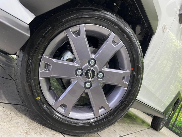 �y����15�C���`�A���~�z�C�[���z�O�ςɃ}�b�`���������A���~�z�C�[���𑕒����Ă���܂��B�e��ЊO�A���~�z�C�[����A�X�^�b�h���X�^�C�����戵�����Ă���܂��B���񂲑��k����������