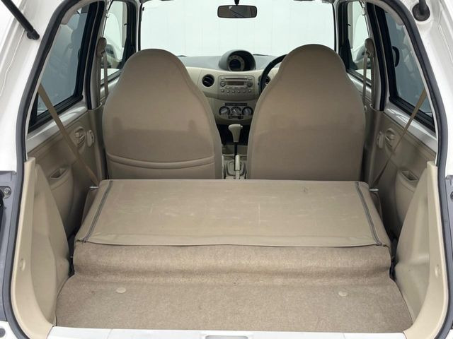 ���i�̂���������ʋ΁A���}���ɏ\���ȉ׎��X�y�[�X���m�ۂ��Ă���܂��B�Z�J���h�V�[�g��|���ƁA�傫�ȉו��̐ύڂ��\�ł���