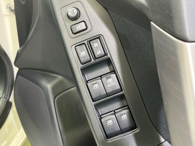 �y�d���i�[�~���[�z�T�C�h�~���[�͓d���i�[���ƂȂ��Ă���A�������ԏ�ł��L�Y�������X�N��}�����܂��B