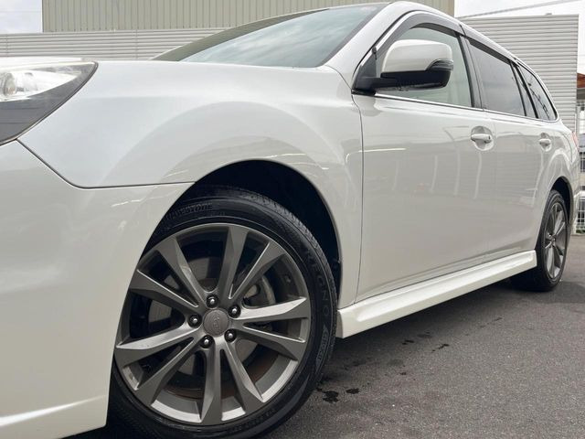 �y����17�C���`�A���~�z�C�[���z�O�ςɃ}�b�`���������A���~�z�C�[���𑕒����Ă���܂��B�e��ЊO�A���~�z�C�[����A�X�^�b�h���X�^�C�����戵�����Ă���܂��B���񂲑��k����������