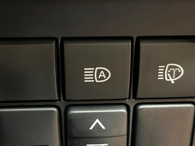 �yLED�w�b�h���C�g�z���V����ԑ��s�����ǍD�Ȏ��E���m�ۂ����S���ĉ^�]�ł��鍂�P�xLED�w�b�h���C�g�𑕔�!�_�����x�������A����d�͂��}�����Ă��܂��B