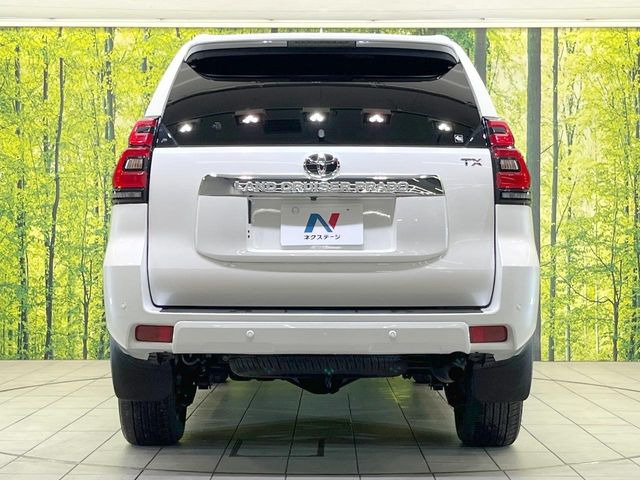 安心の最長10年・走行無制限保証(有償)をご用意。保証内容も充実はもちろん、無料点検&オイル交換や、年中無休の全国・24時間ロードサービスも付帯されておりますのでご安心下さい。