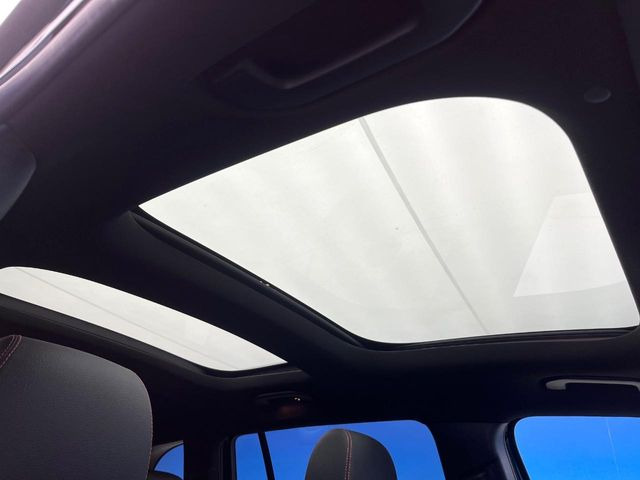 ���p�m���~�b�N�X���C�f�B���O���[�t::�唗�͂̃p�m���}���[�t�́A�㕔���Ȃɂ܂ő����Ă���A�J���I�ȋ�Ԃ����y���݂��������܂��B