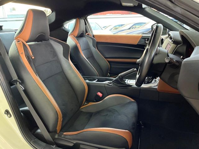 �y�n�[�t���U�[�V�[�g�z�������ƍ���S�n�𗼗������l�C�̃V�[�g���w�ʁE���ʂ̃t�@�u���b�N�f�ނ́A�ʋC���̗ǂ��⊊��ɂ����ɗD��Ă��܂��B�C���╞���ɍ��E���ꂸ���K�ɂ���肢�������܂��B