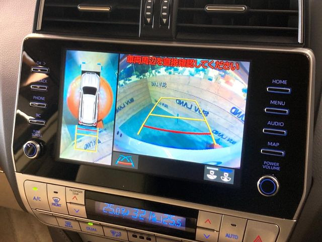 【マルチテレインモニター】車のフロントやサイドのカメラ画像を同時にモニター表示することで、悪路や狭い道を走行時でも周囲の状況確認ができ安心!本格SUVにうれしい装備です♪