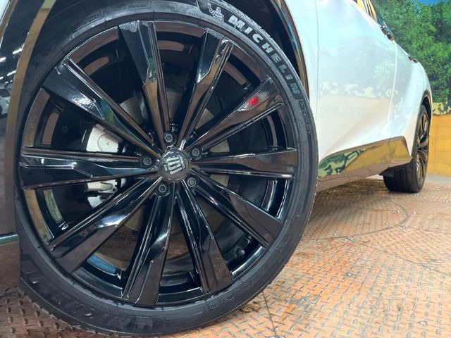 �y�����A���~�z�C�[���z�O�ςɃ}�b�`���������A���~�z�C�[���𑕒����Ă���܂��B�e��ЊO�A���~�z�C�[����A�X�^�b�h���X�^�C�����戵�����Ă���܂��B���񂲑��k����������