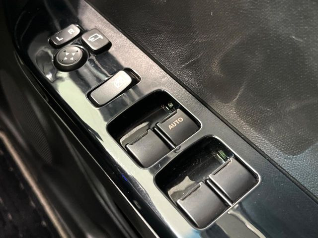 �y�d���i�[�~���[�z�T�C�h�~���[�͓d���i�[���ƂȂ��Ă���A�������ԏ�ł��L�Y�������X�N��}�����܂��B