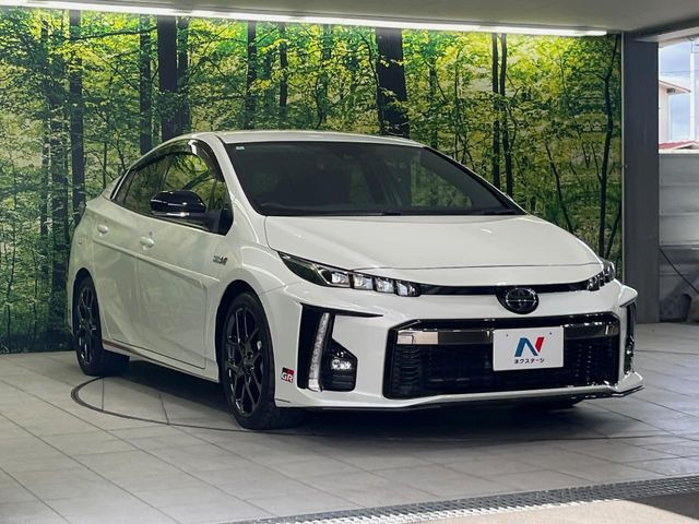 高透明度のガラス皮膜で撥水はもちろん、上質なツヤ・光沢を実現。紫外線や酸性雨から大切な愛車を保護し、色あせ・劣化を防止。「弾スプラッシュコート」、「弾プリミッサコート」からお選びいただけます。