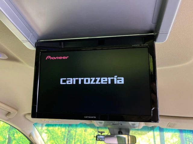 【フリップダウンモニター】大画面モニターで後席でもエンタメをお楽しみいただけます。小さなお子様にも大人気の装備です♪