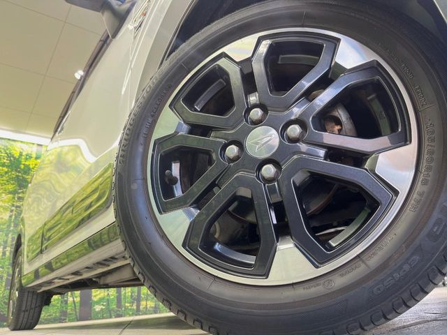 �y����15�C���`�A���~�z�C�[���z�O�ςɃ}�b�`���������A���~�z�C�[���𑕒����Ă���܂��B�e��ЊO�A���~�z�C�[����A�X�^�b�h���X�^�C�����戵�����Ă���܂��B���񂲑��k����������