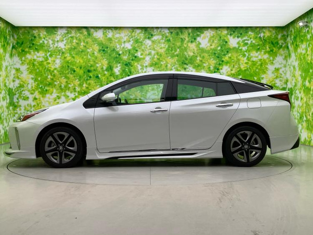 プリウス1.8 A ツーリングセレクション E-Four 4WD