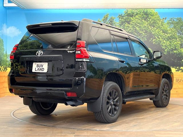 高透明度のガラス皮膜で撥水はもちろん、上質なツヤ・光沢を実現。紫外線や酸性雨から大切な愛車を保護し、色あせ・劣化を防止。「弾スプラッシュコート」、「弾プリミッサコート」からお選びいただけます。