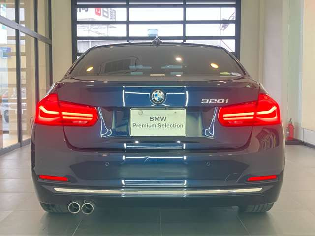 3シリーズセダン320i ラグジュアリー