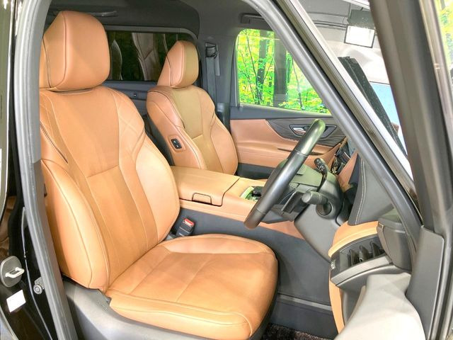 【ブラウンレザーシート】デザイン性が高く、高級感のある茶革シート。常に体に触れる部分だから、座り心地の良さにはこだわりたいですね♪汚れの付着や劣化を抑制する内装コーティング施工もおススメですよ♪