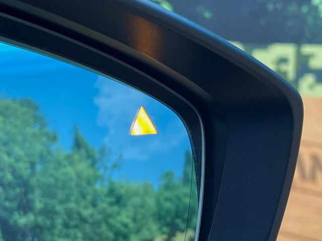 �y�u���C���h�X�|�b�g���j�^�����O�z���s���A�h�A�~���[�̎��p�ɂȂ�₷���ӏ��Ɍ㑱�Ԃ��ڋ߂���ƃT�C�h�~���[�t�߂Ɍx����\���A�h���C�o�[�ɒ��ӊ��N�����Ă���܂��B