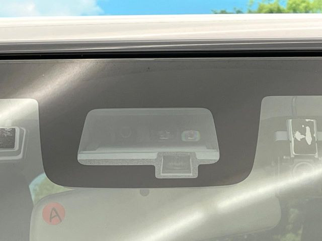 【スズキ セーフティサポート】走行中に前方の車両等を認識し、衝突しそうな時は警報とブレーキで衝突回避と被害軽減をアシスト。より安全にドライブをお楽しみいただけます。