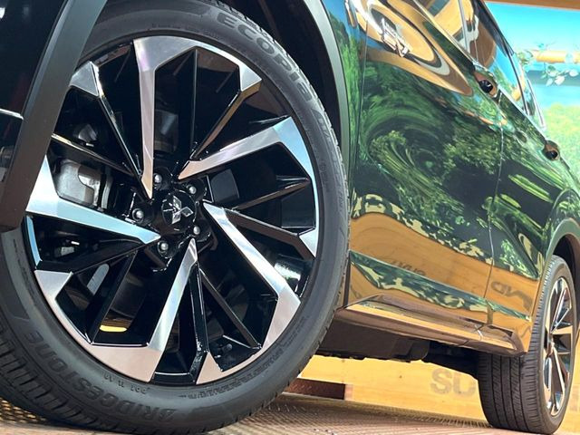 �y����20�C���`�A���~�z�C�[���z�O�ςɃ}�b�`���������A���~�z�C�[���𑕒����Ă���܂��B�e��ЊO�A���~�z�C�[����A�X�^�b�h���X�^�C�����戵�����Ă���܂��B���񂲑��k����������